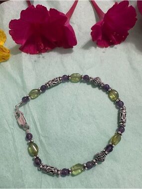 Sterling silver Handcrafted Green and amethyst Beaded Bracelet 7 1/2”